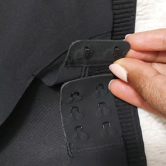 Lululemon UltraLu Square neck workout bra Medium Support - Picture 7 of 9